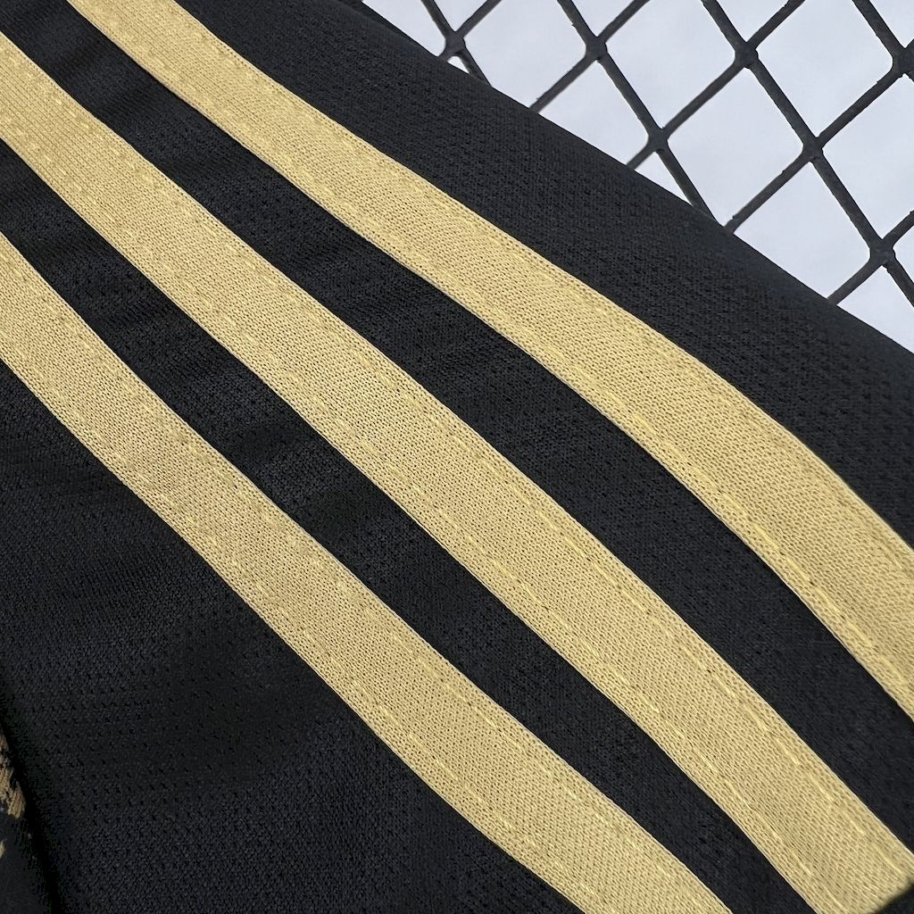 Real Madrid 24∕25 Black Special Edition