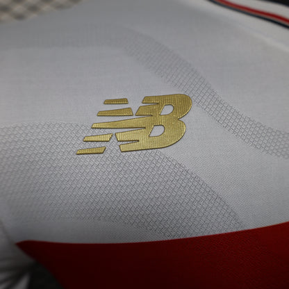 Gold New Balance logo embroidered on Jersey São Paulo 25/26 Player Home jersey
