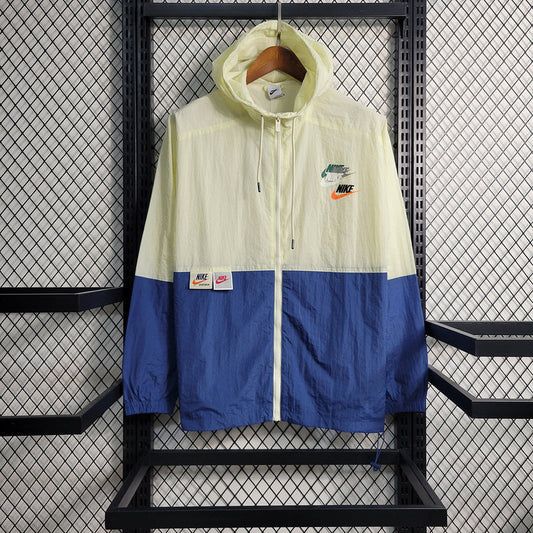 ウインドブレーカー ナイキ